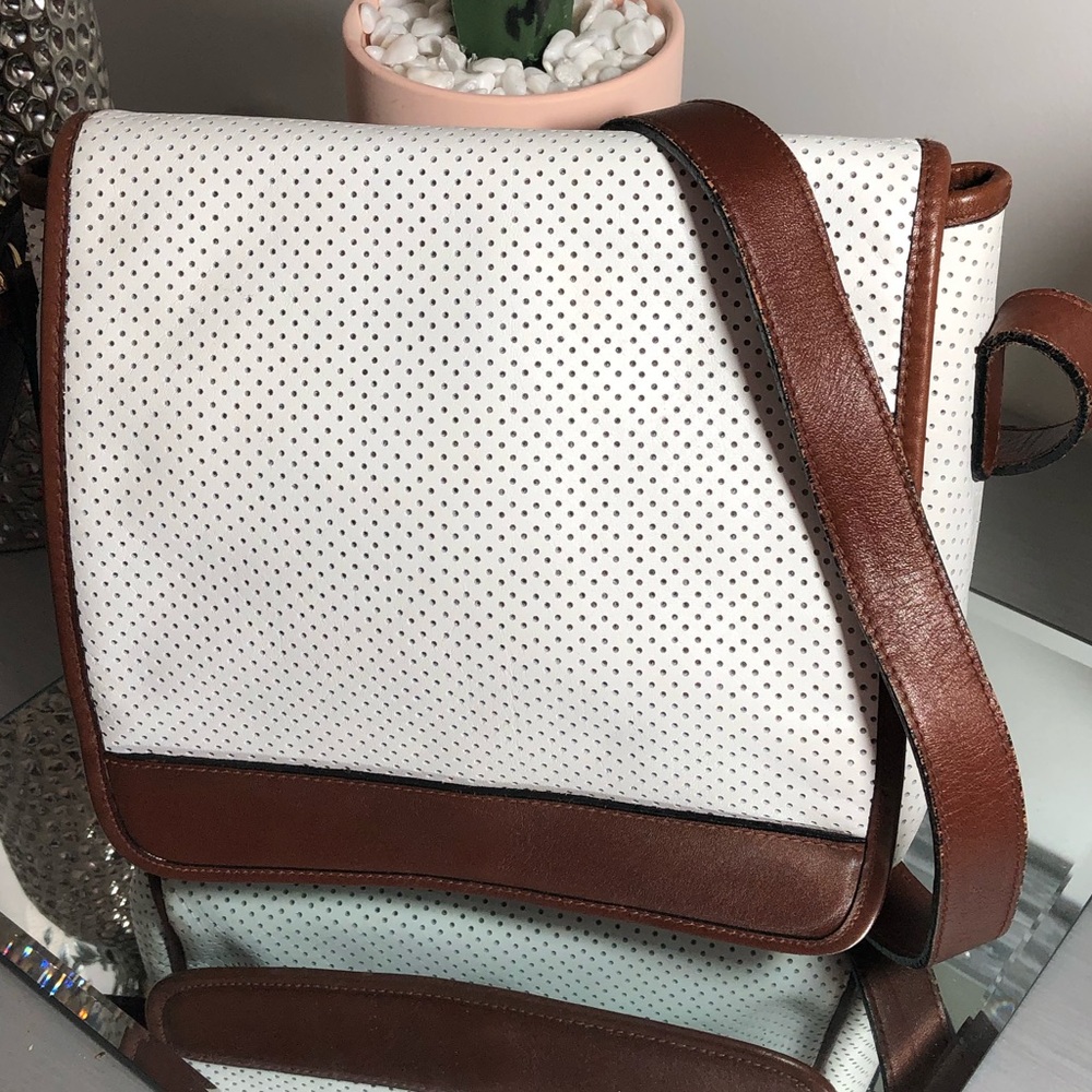 Gianni Bini Cross Body Bag - Picture 2 of 8
